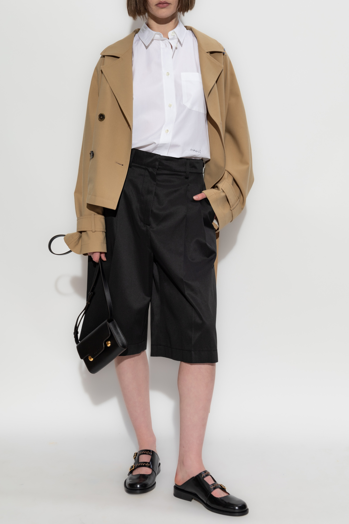 ショートパンツ MARNI Women Shorts  Burmudas PAMA0554S0 UTP77100N99 Black MARNI | Black Women's Shorts & Bermuda | YOOX